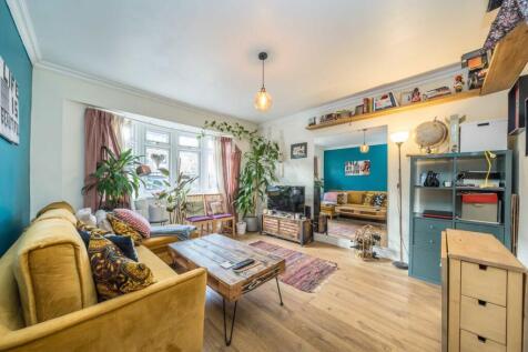 Goldsmith Road, London E10 1 bed flat for sale