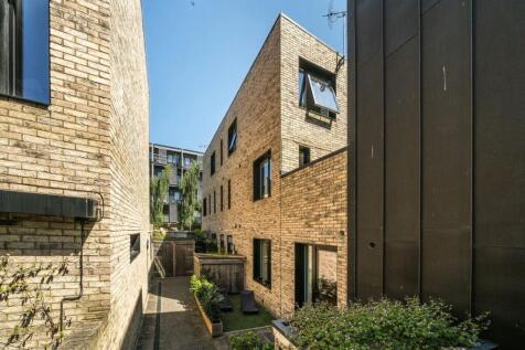 Anton Street, London E8 3 bed house for sale