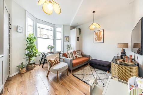 Graham Road, London E8 2 bed flat for sale