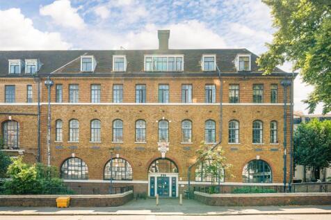 Institute Place, London E8 2 bed flat for sale