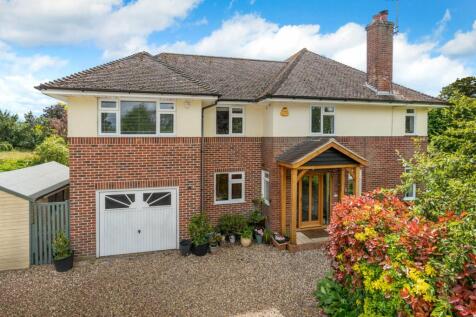 Irvine Road, Essex CO3 5 bed detached house for sale