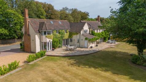 6 bedroom detached house for sale