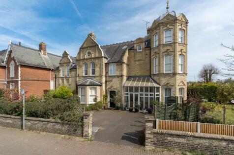 8 bedroom detached house for sale