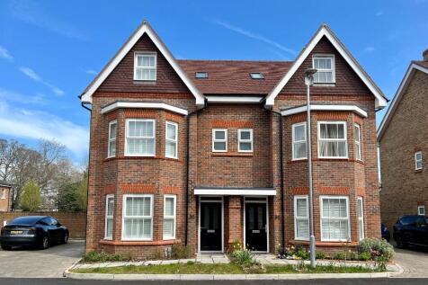 4 bedroom semi-detached house for sale