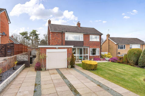 Oswestry SY11 4 bed detached house for sale