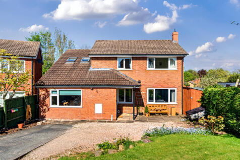 Oswestry SY11 4 bed detached house for sale