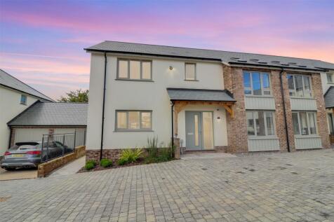4 bedroom semi-detached house for sale