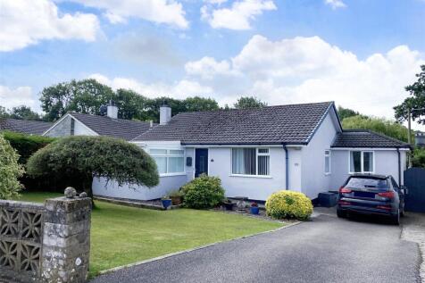 4 bedroom detached bungalow for sale