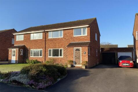 3 bedroom semi-detached house for sale