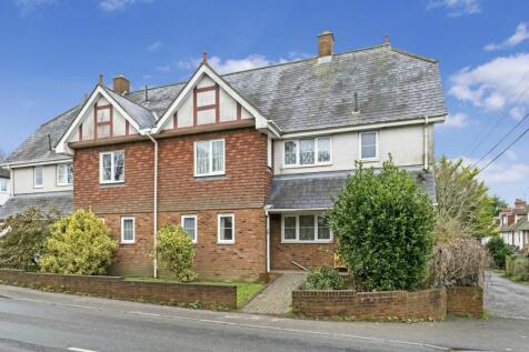 Hawkhurst Road, Cranbrook TN17 2 bed ground floor flat for sale