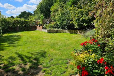 Edenbridge Road, Hartfield TN7 3 bed semi