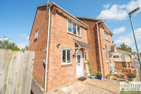 Berkeley GL13 2 bed end of terrace house for sale