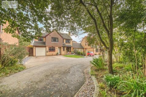 5 bedroom detached house for sale