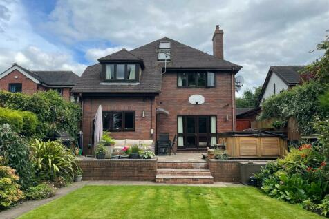 5 bedroom detached house for sale