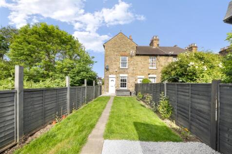 2 bedroom end of terrace house for sale