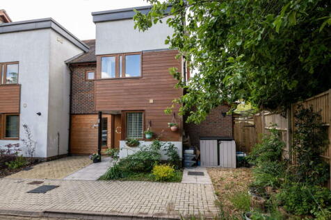 Edwards Close, Winchester SO23 3 bed townhouse for sale