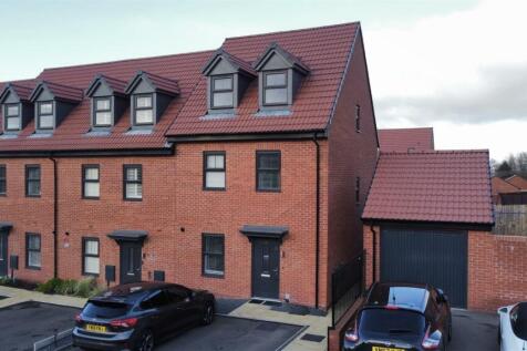 3 bedroom semi-detached house for sale