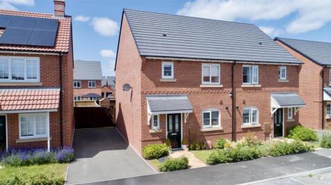 3 bedroom semi-detached house for sale