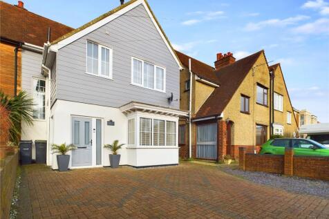 4 bedroom end of terrace house for sale