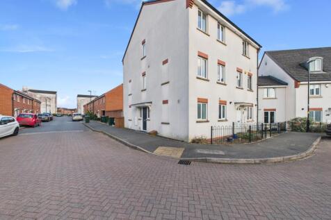 4 bedroom end of terrace house for sale