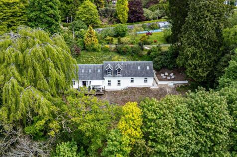 6 bedroom detached house for sale