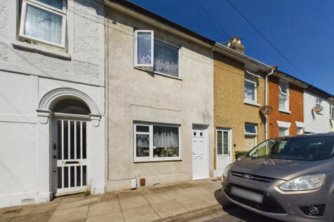 Southsea PO5 2 bed terraced house for sale