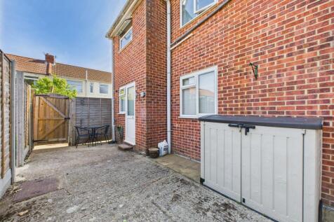 2 bedroom maisonette for sale