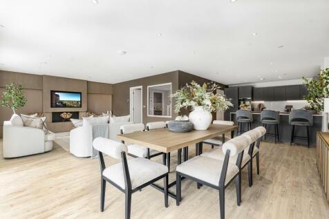 5 bedroom town house for sale