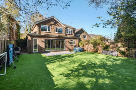 Phillips Crescent, Hampshire GU35 4 bed detached house for sale