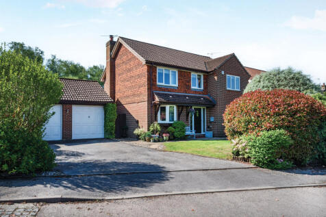 Fairway Close, Hampshire GU30 4 bed detached house for sale