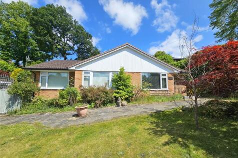 Fairways, Surrey GU26 3 bed bungalow for sale
