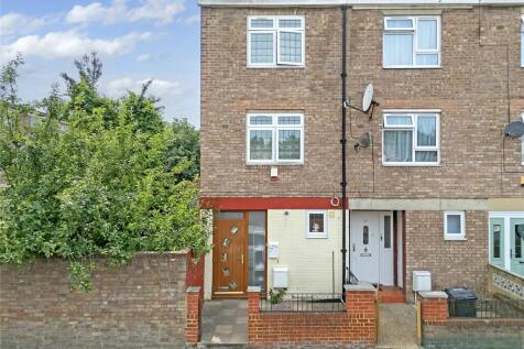 4 bedroom end of terrace house for sale