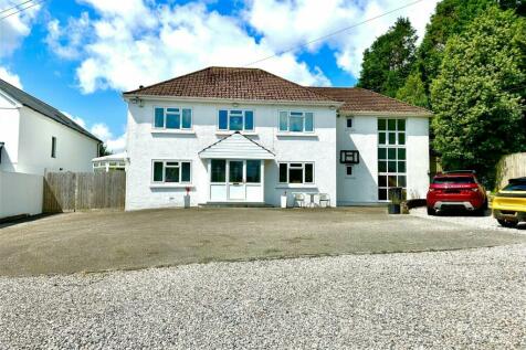 6 bedroom detached house for sale