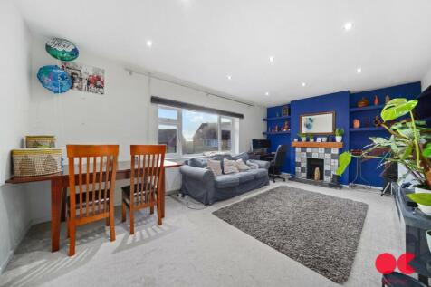 Amesbury Close, Epping CM16 2 bed maisonette for sale