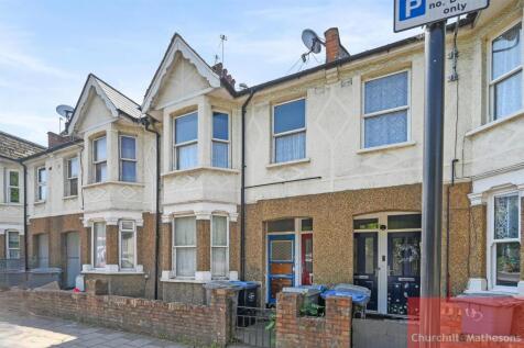 Hillside, NW10, London 2 bed flat for sale