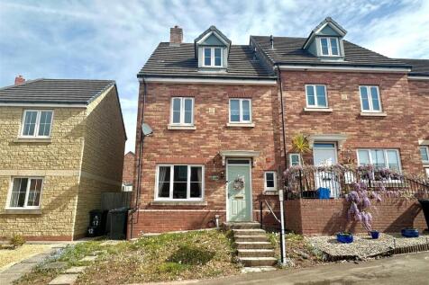 4 bedroom semi-detached house for sale