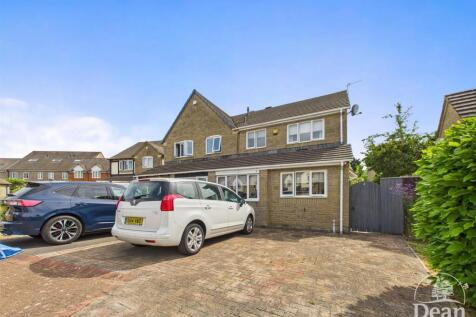 3 bedroom semi-detached house for sale