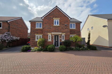Melksham SN12 4 bed detached house for sale