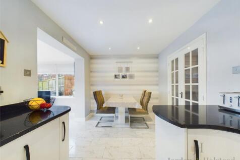 Fernleigh Close, Cheshire CW10 4 bed detached house for sale