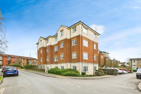 Kennedy Road, Horsham RH13 2 bed flat for sale