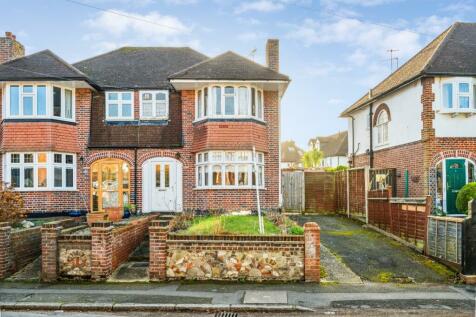 3 bedroom semi-detached house for sale