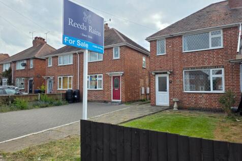 St. Nicholas Avenue, Warwickshire CV8 2 bed semi