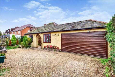 Bath Road, Padworth, Reading... 3 bed bungalow for sale