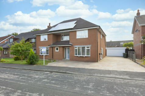 5 bedroom detached house for sale