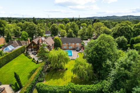 6 bedroom detached house for sale