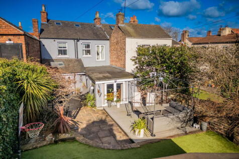 Beast Fair, Snaith DN14 4 bed terraced house for sale