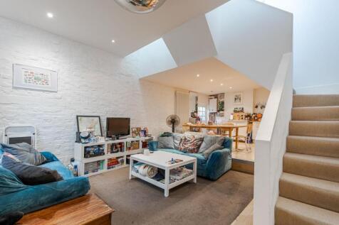 Battersea Rise, London SW11 2 bed terraced house for sale