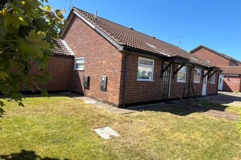 2 bedroom semi-detached bungalow for sale
