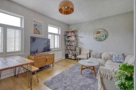 Lytton Road, London E11 2 bed flat for sale