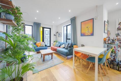 Waleorde Road, London SE17 1 bed flat for sale